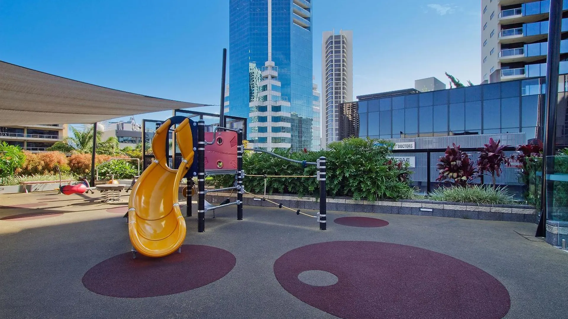 Daire 5 Bedroom Executive Sub Penthouse In The Heart Of Surfers With Full Ocean Views - Sleeps 12 - Circle On Cavill Amazing!! Gold Coast Avustralya
