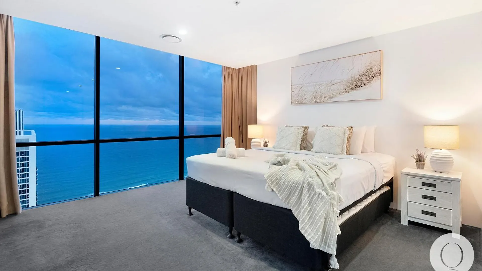 5 Bedroom Executive Sub Penthouse In The Heart Of Surfers With Full Ocean Views - Sleeps 12 - Circle On Cavill Amazing!! Gold Coast 0*,  Avustralya