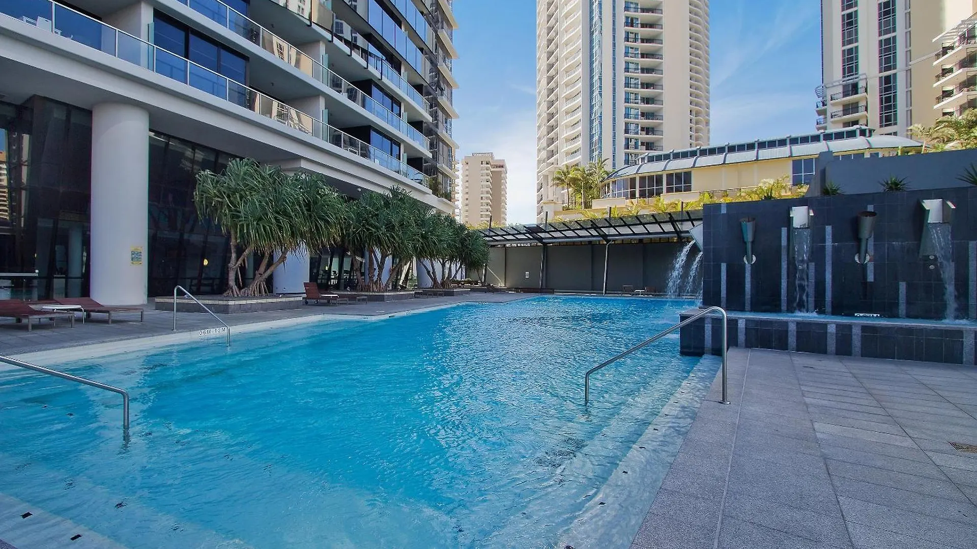 Daire 5 Bedroom Executive Sub Penthouse In The Heart Of Surfers With Full Ocean Views - Sleeps 12 - Circle On Cavill Amazing!! Gold Coast