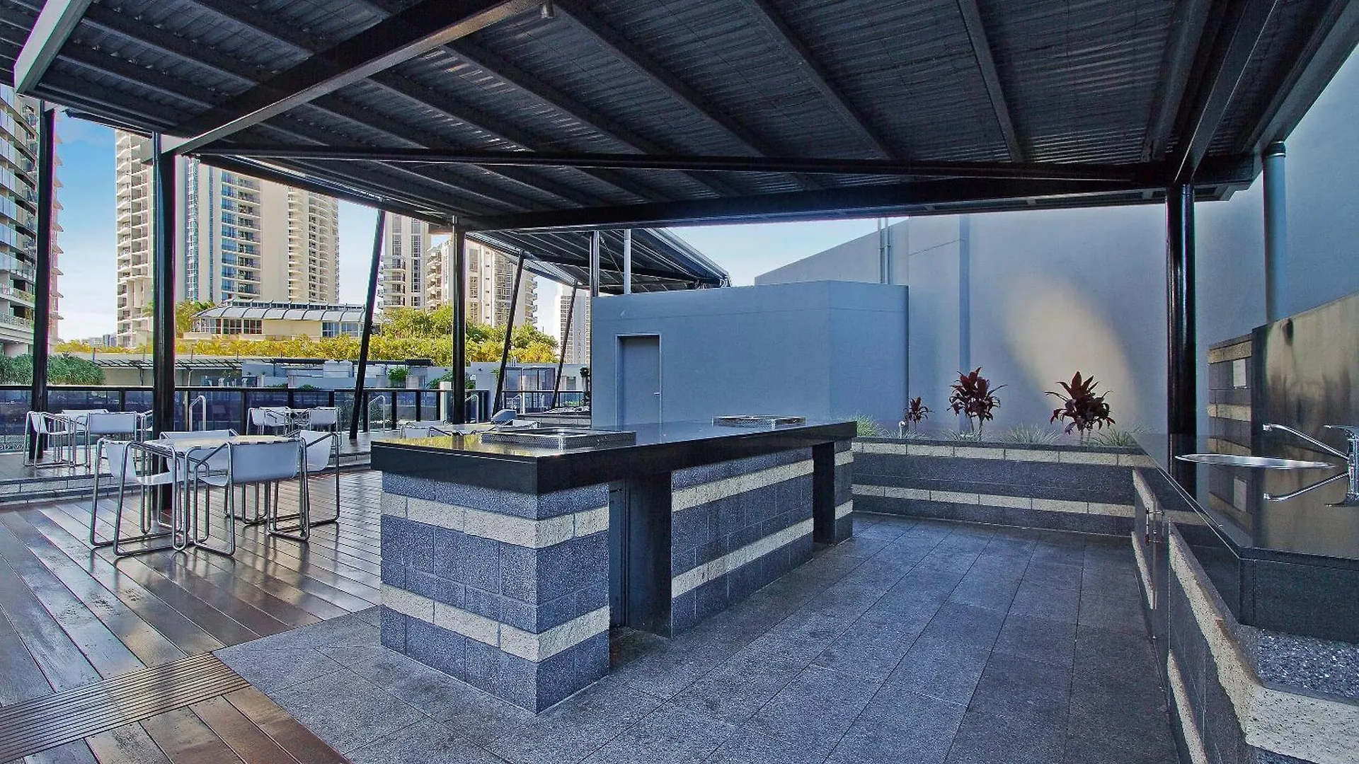 5 Bedroom Executive Sub Penthouse In The Heart Of Surfers With Full Ocean Views - Sleeps 12 - Circle On Cavill Amazing!! Gold Coast 0*,